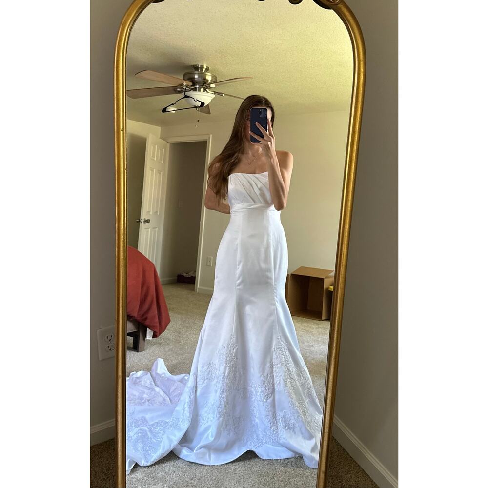 READ NWOT Da Vinci White Embellished Train Wedding Dress